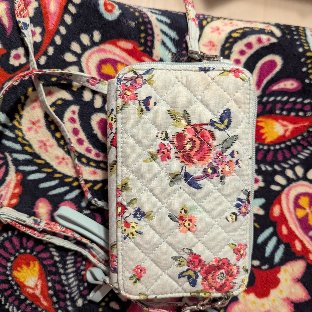 Vera Bradley Quilted Floral Crossbody Bag - Cream and Pink - Picture 6 of 7